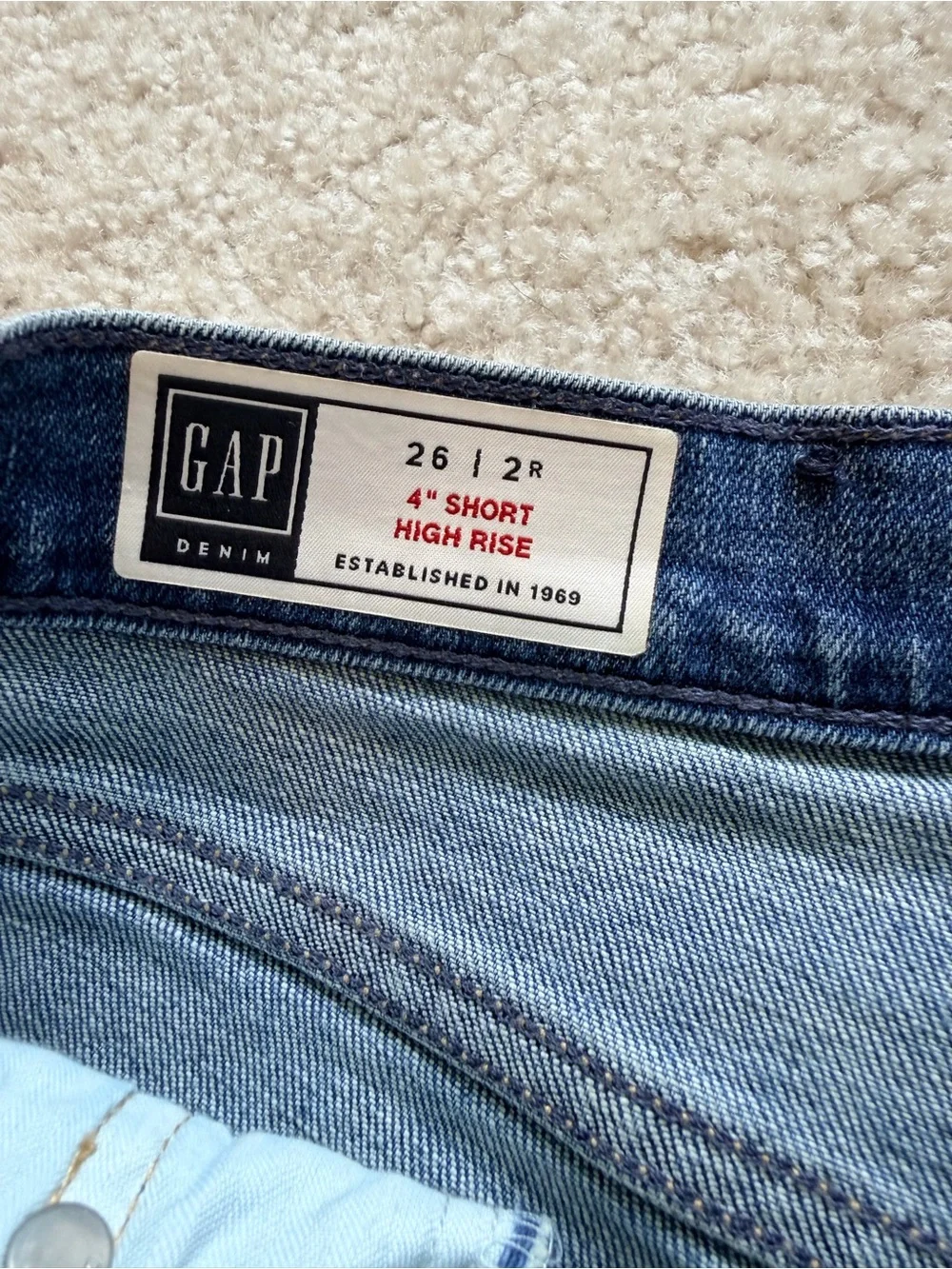 GAP High Rise Button Fly Denim Shorts Womens 26 2R 4” Distressed Raw Hem